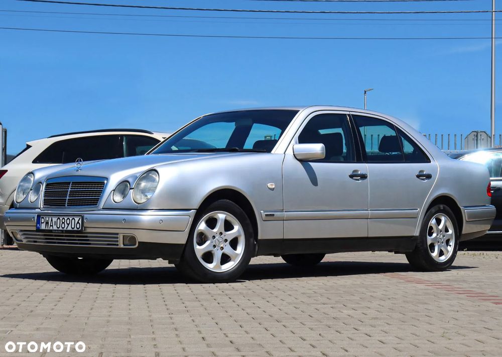 Mercedes-Benz Klasa E 240 Elegance - 4
