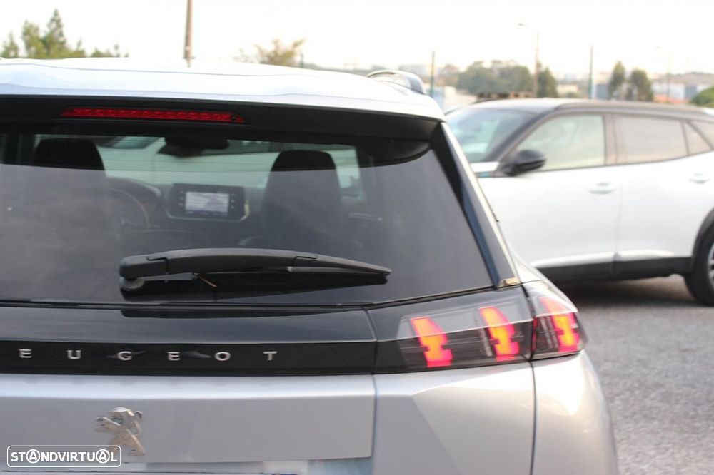 Peugeot e-2008 Allure - 10