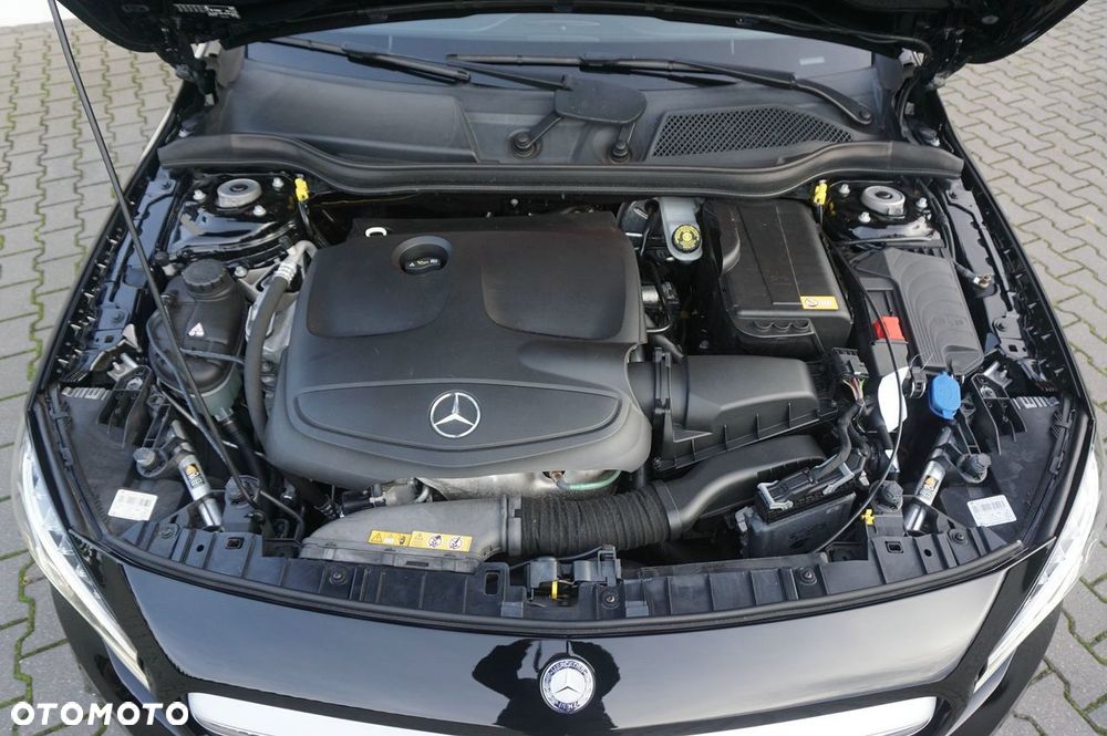 Mercedes-Benz GLA 200 7G-DCT Urban - 24