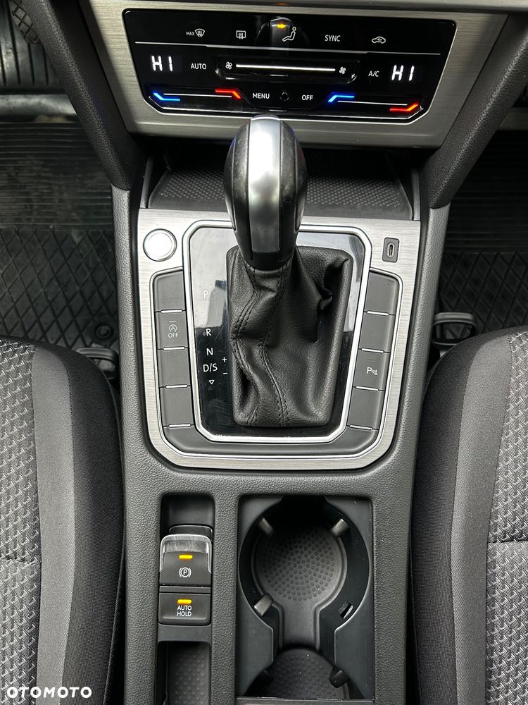 Volkswagen Passat - 17