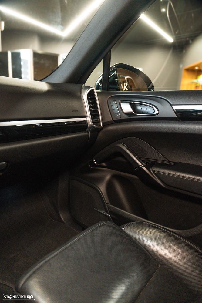 Porsche Cayenne Platinum Edition - 13