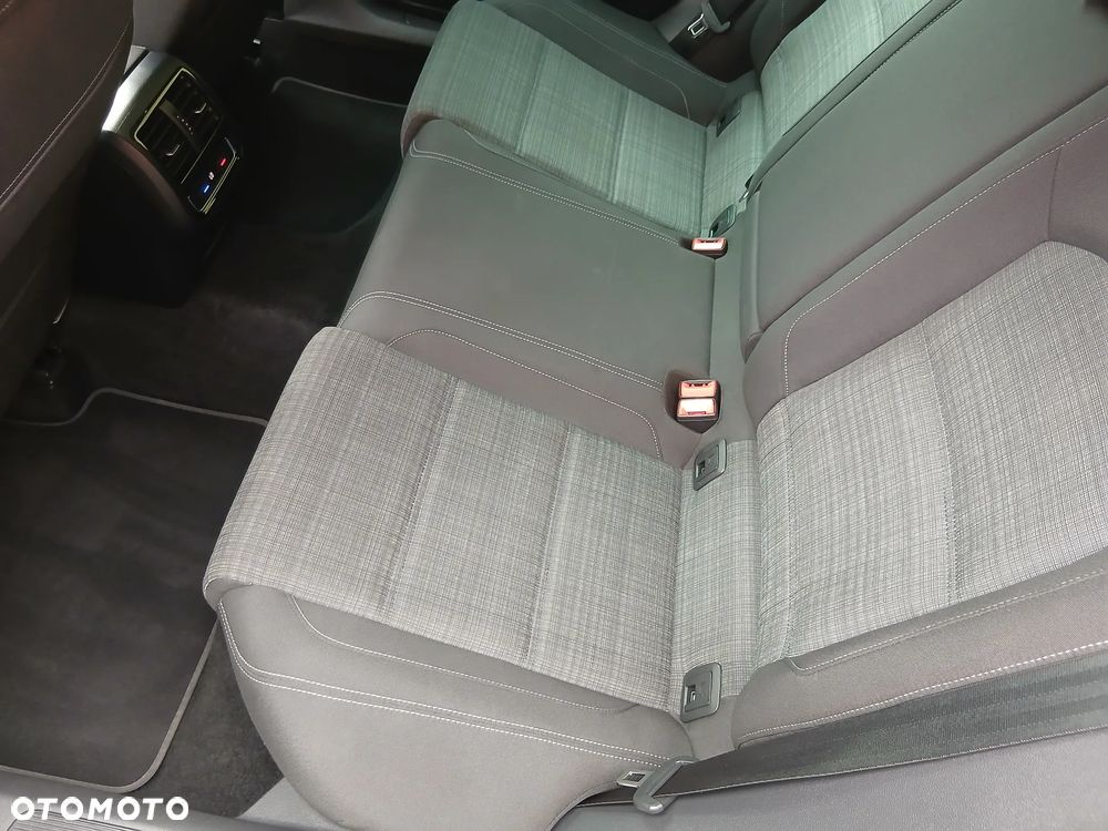 Volkswagen Passat 2.0 TDI SCR Business - 24