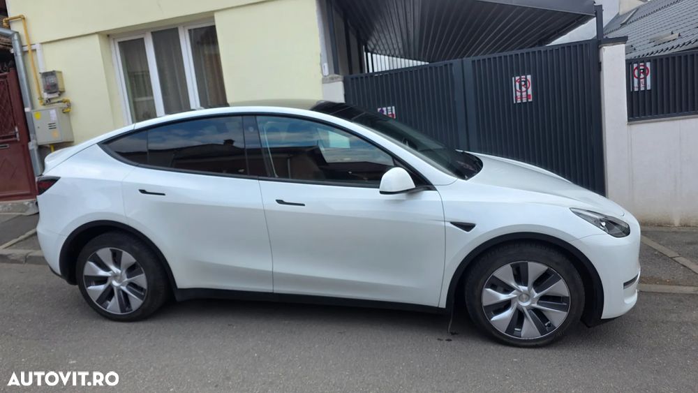 Tesla Model Y AWD Performance - 3