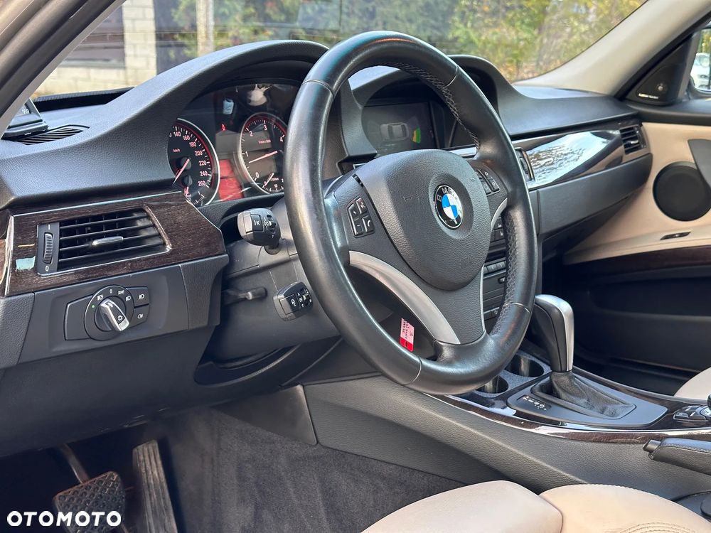 BMW Seria 3 330d xDrive DPF Edition Exclusive - 19