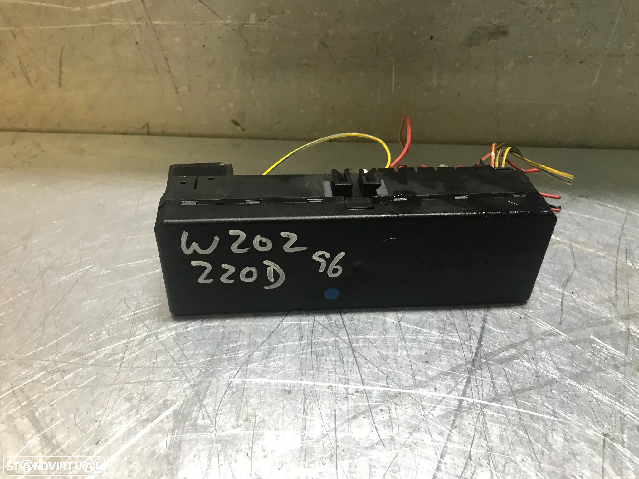 CAIXA DE FUSIVEIS MERCEDES W202 C200 C220 A0005400172 - 1