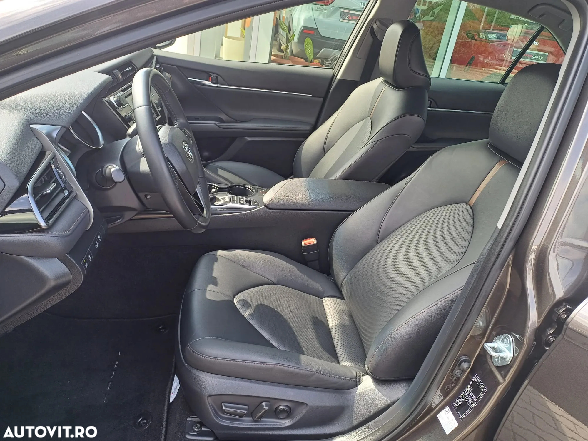 Toyota Camry 2.5 Hybrid Business - 8