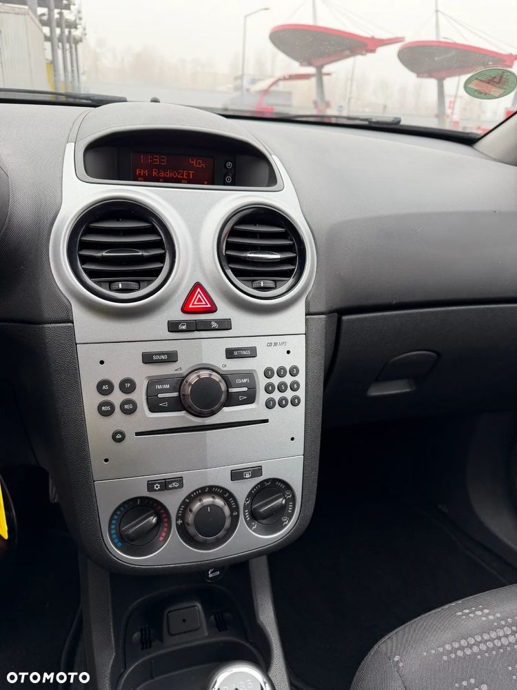 Opel Corsa 1.4 16V Cosmo - 23