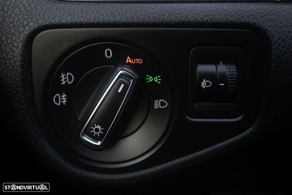 VW Golf 1.6 TDI Highline DSG - 19