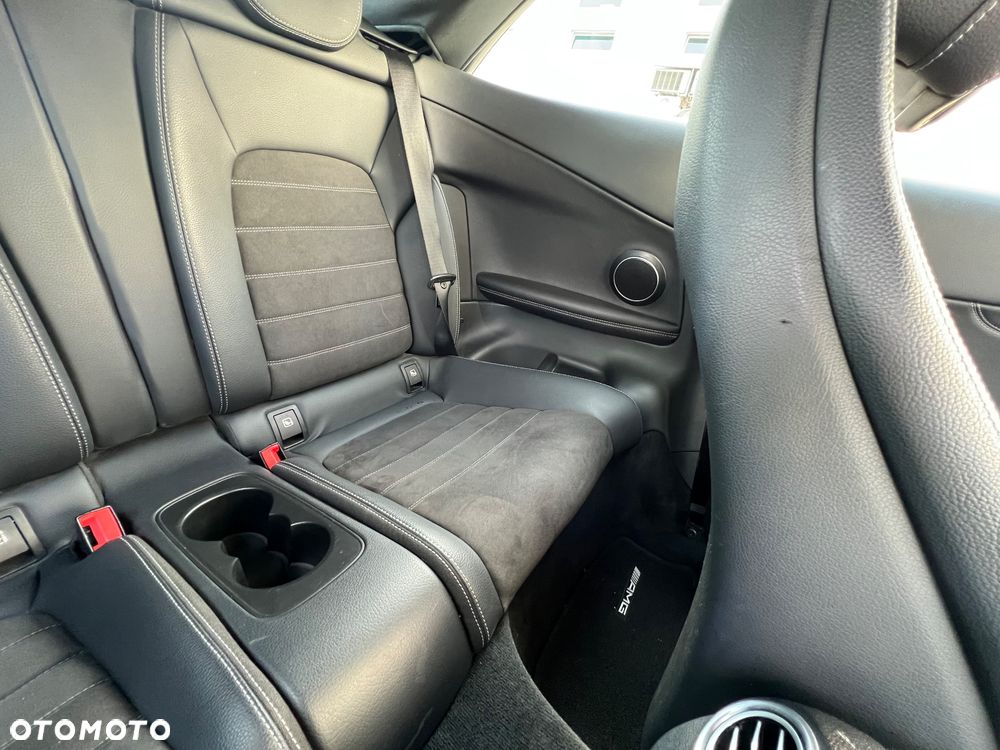 Mercedes-Benz Klasa C 200 9G-TRONIC AMG Line - 17