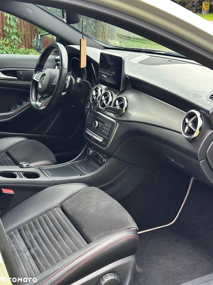Mercedes-Benz GLA 180 d 7G-DCT AMG Line - 12