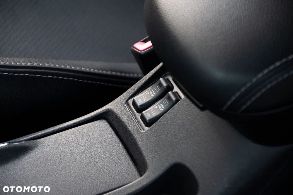 Mitsubishi Lancer 1.8 CVT Intense - 38