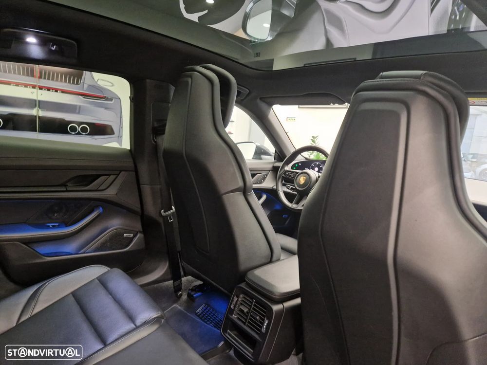 Porsche Taycan Cross Turismo 4S - 29
