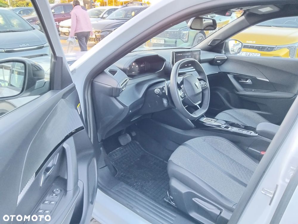 Peugeot 2008 PureTech 130 Allure S&S EAT8 - 21
