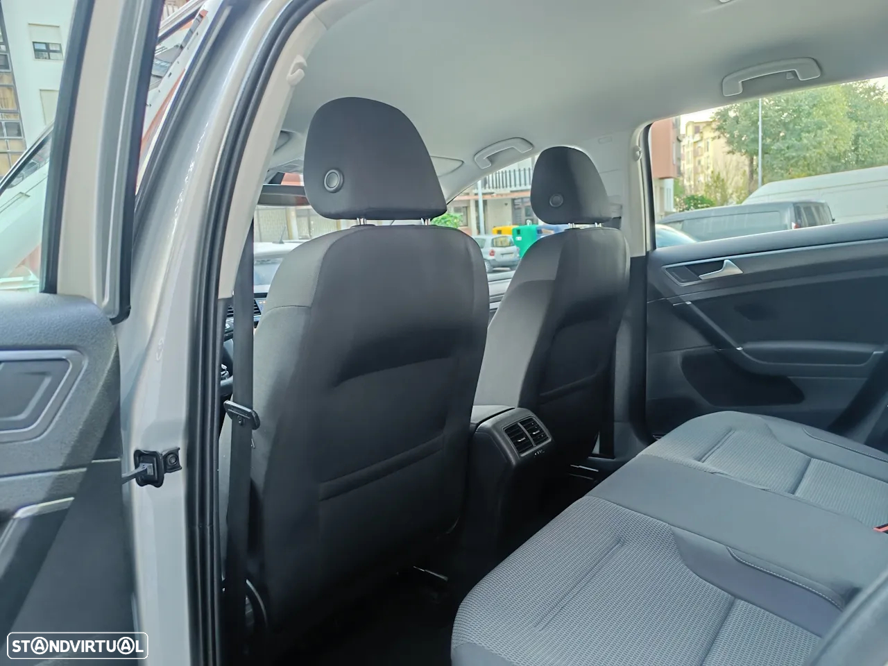 VW Golf 1.6 TDI Confortline - 16