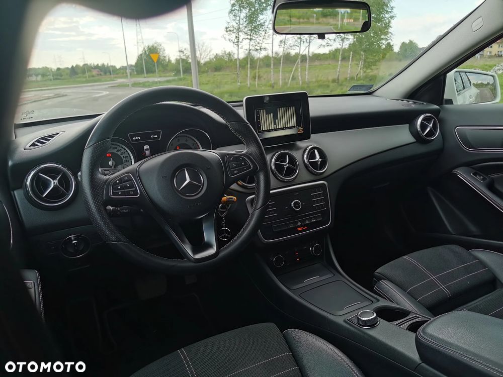 Mercedes-Benz GLA - 8