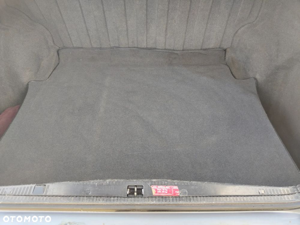 Mercedes-Benz W124 (1984-1993) - 24