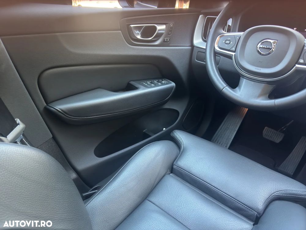 Volvo XC 60 B4 MHEV AT FWD Core - 29
