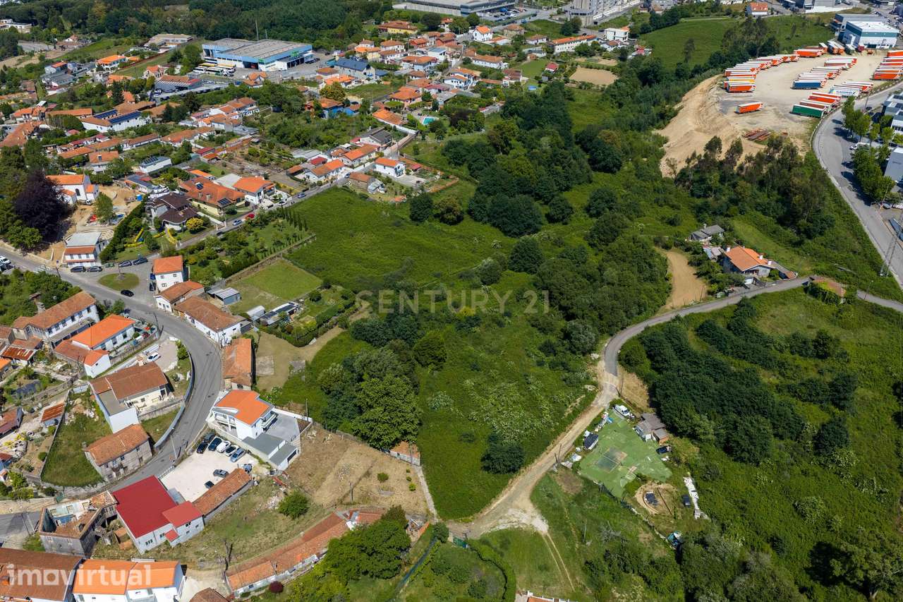 Moradia, 8 354 m², Oliveira de Azeméis, Santiago de Riba-Ul, Ul, Macinhata da Seixa e Madail - Grande imagem: 2/9