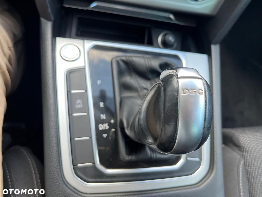 Volkswagen Passat 2.0 TDI SCR DSG Comfortline - 14