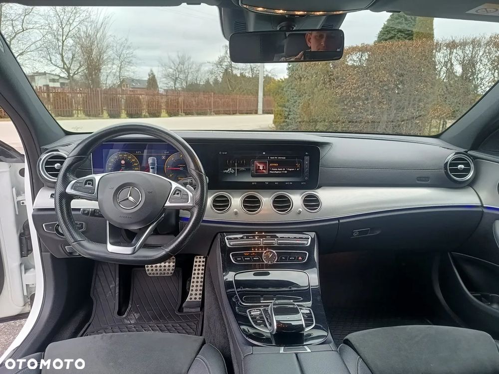 Mercedes-Benz Klasa E 220 d 4-Matic 9G-TRONIC - 12