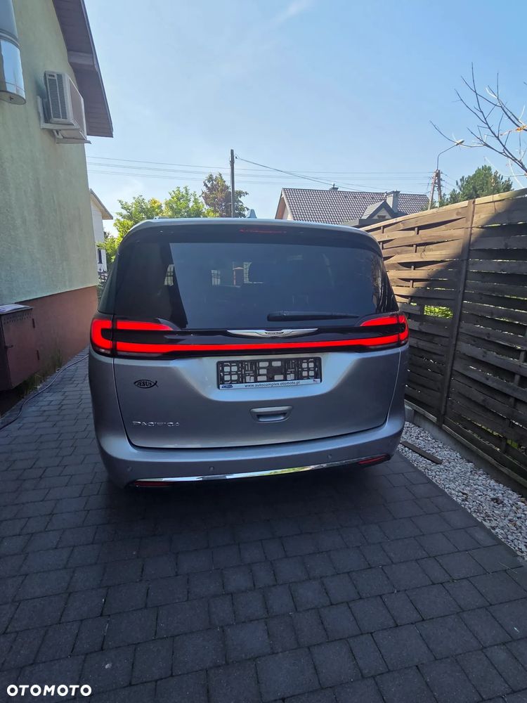 Chrysler Pacifica - 15