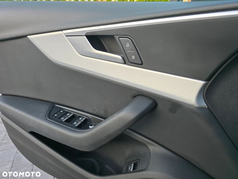 Audi A4 Limousine - 15