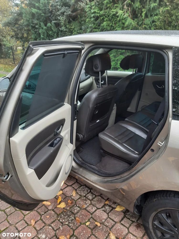 Renault Grand Scenic - 12