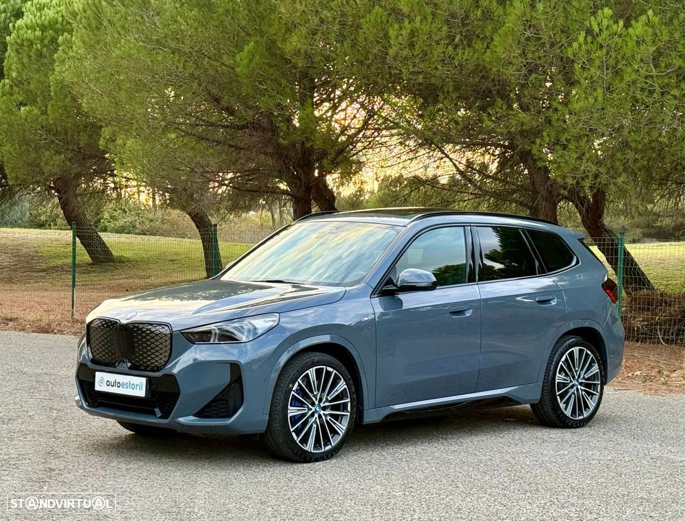 BMW iX1 eDrive20 Pack Desportivo M - 5