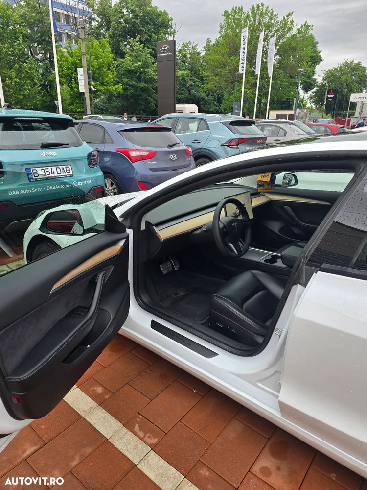 Tesla Model 3 - 5