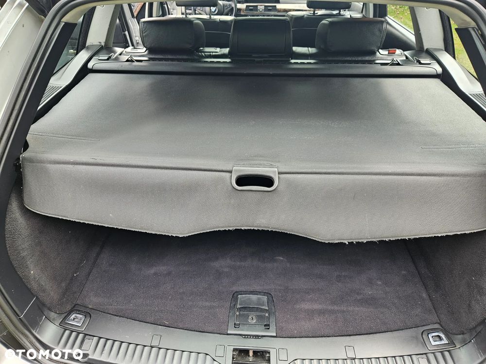 BMW Seria 5 525i Touring - 32