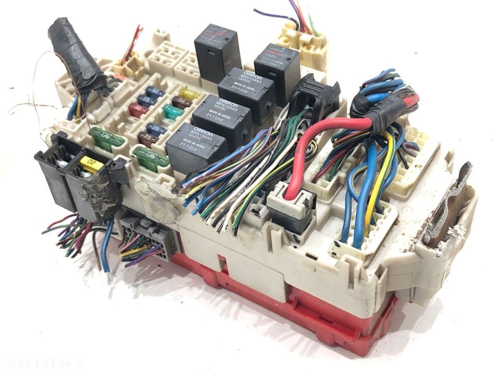 SKRZYNKA BEZPIECZNIKÓW  MITSUBISHI OUTLANDER I (CU_W) 2001 - 2008 2.4 108 kW [147 KM] benzyna 2002 - 1