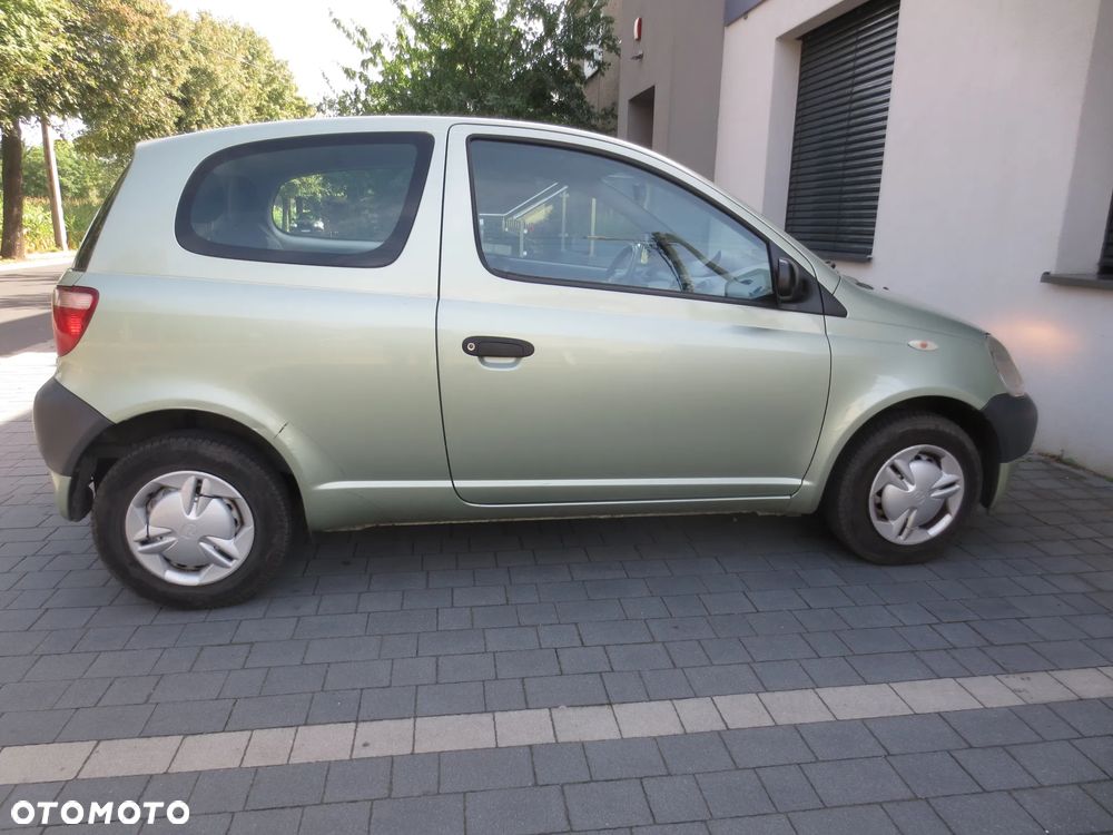 Toyota Yaris 1.0 Base - 1