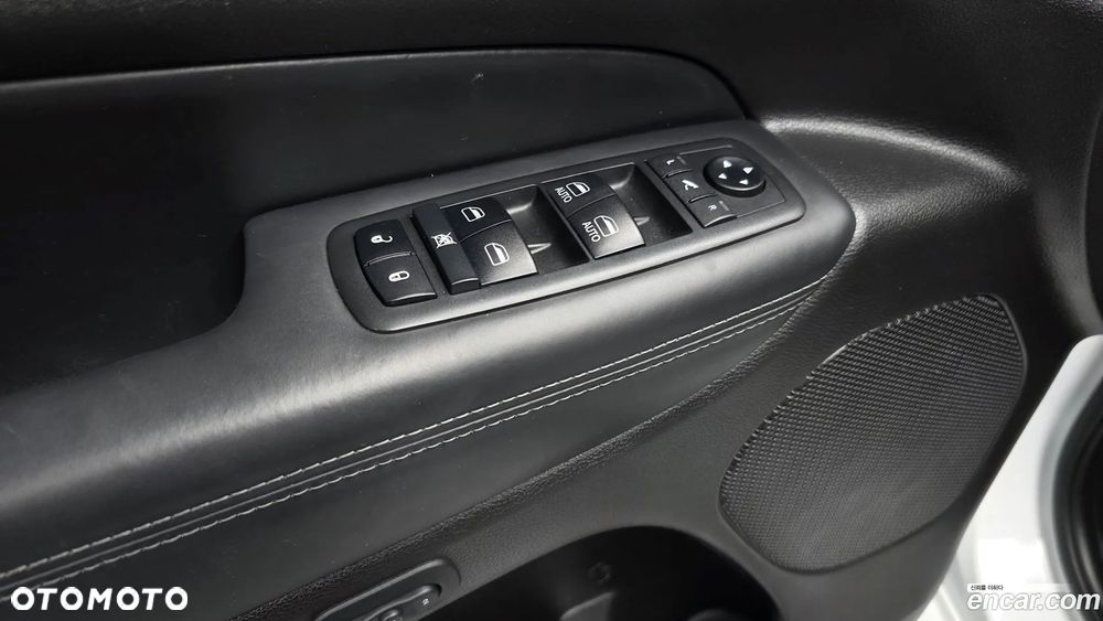 Jeep Grand Cherokee - 37