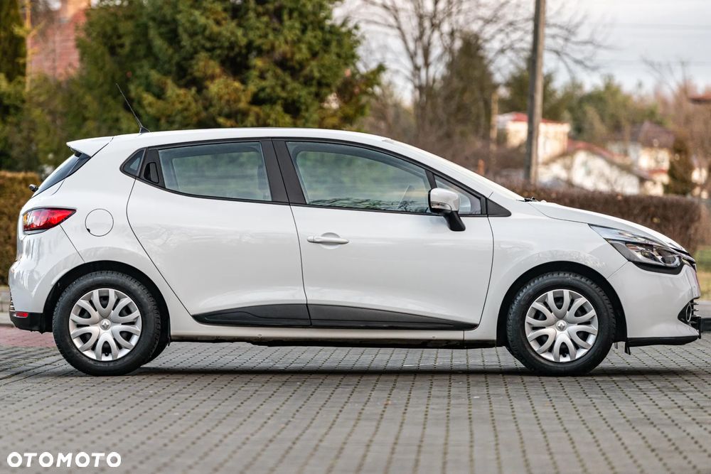 Renault Clio 1.2 16V 75 Life - 19