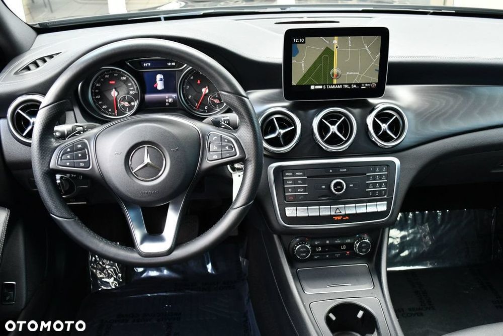 Mercedes-Benz GLA 250 4Matic 7G-DCT AMG Line - 13