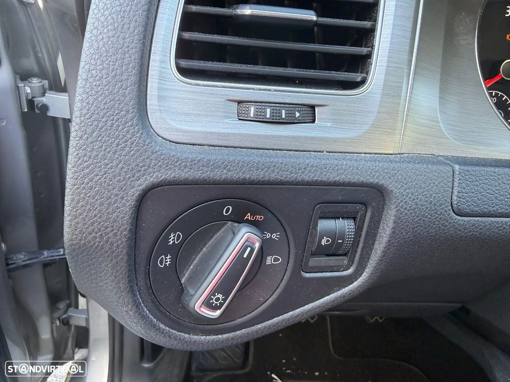 VW Golf 1.6 TDi Trendline BlueMotion - 21