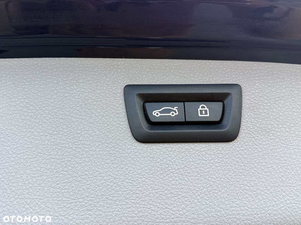 BMW Seria 3 320d Efficient Dynamics Sport Line - 36