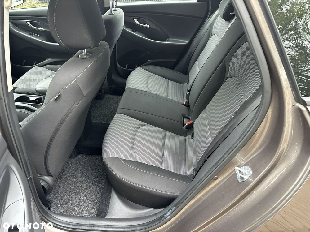 Hyundai i30 1.5 DPI Classic + - 19