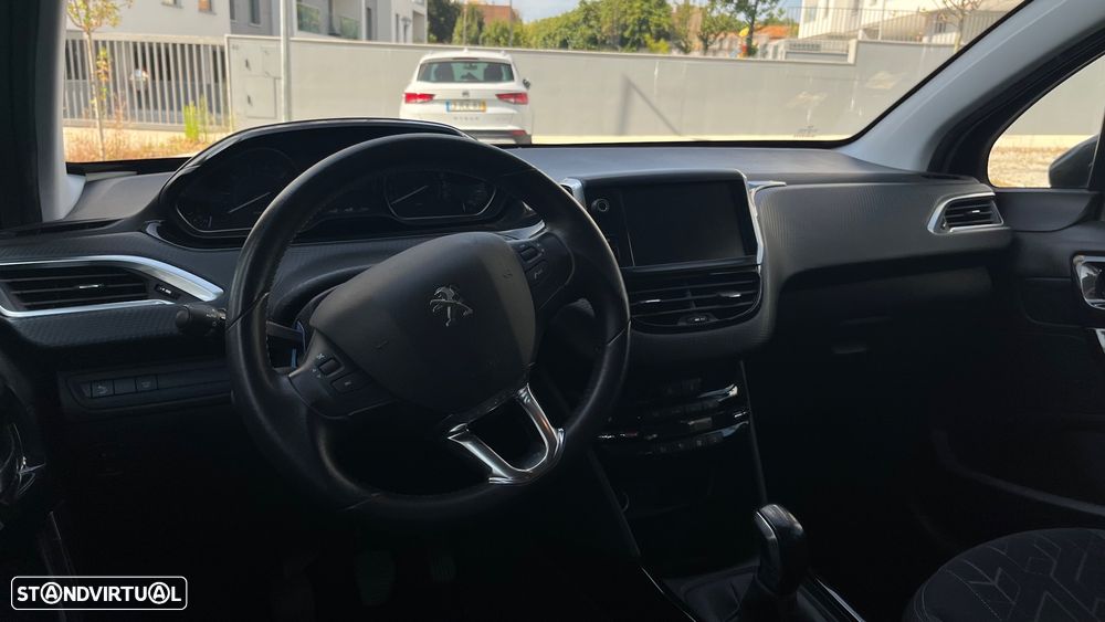 Peugeot 2008 PureTech 82 Allure - 12
