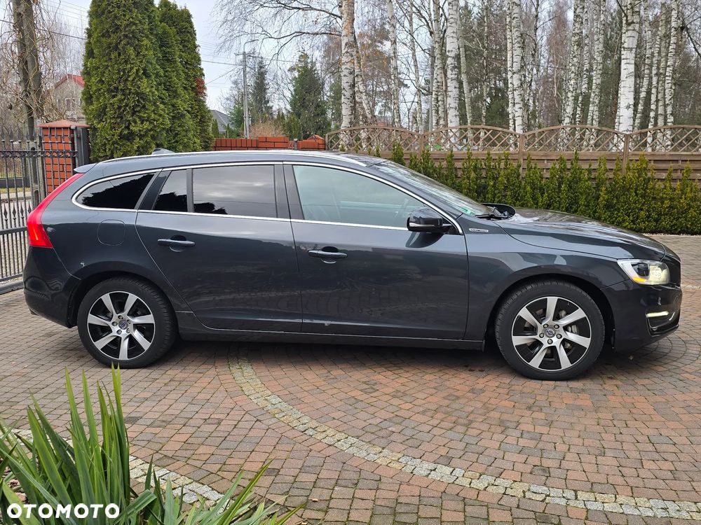 Volvo V60 D6 AWD Plug-in Hybrid Summum - 11