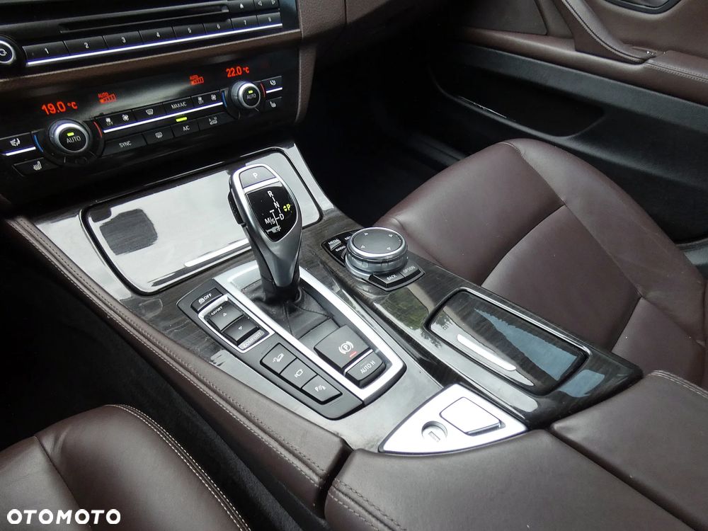 BMW Seria 5 535i xDrive Luxury Line - 29