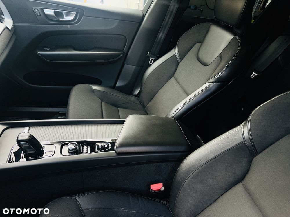 Volvo XC 60 B4 D AWD Geartronic Momentum Pro - 10