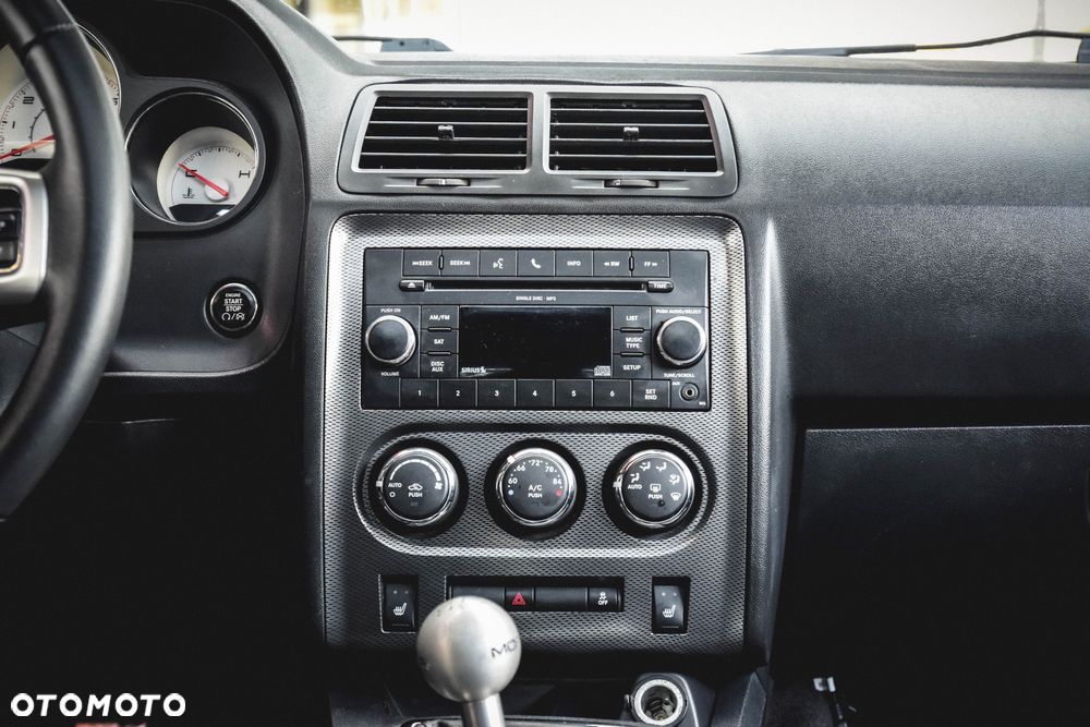 Dodge Challenger - 15