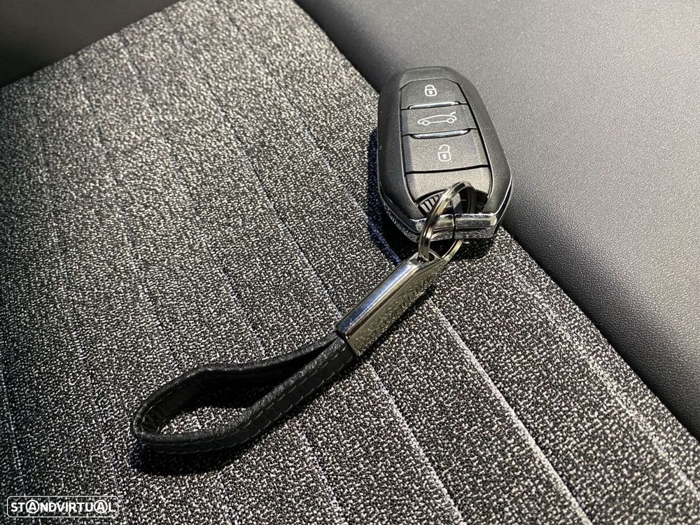 Peugeot 5008 1.2 Hybrid Allure e-DCS6 - 23