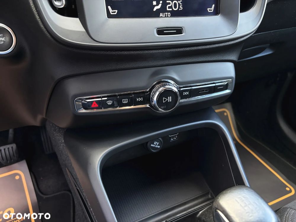 Volvo XC 40 T3 Momentum - 29