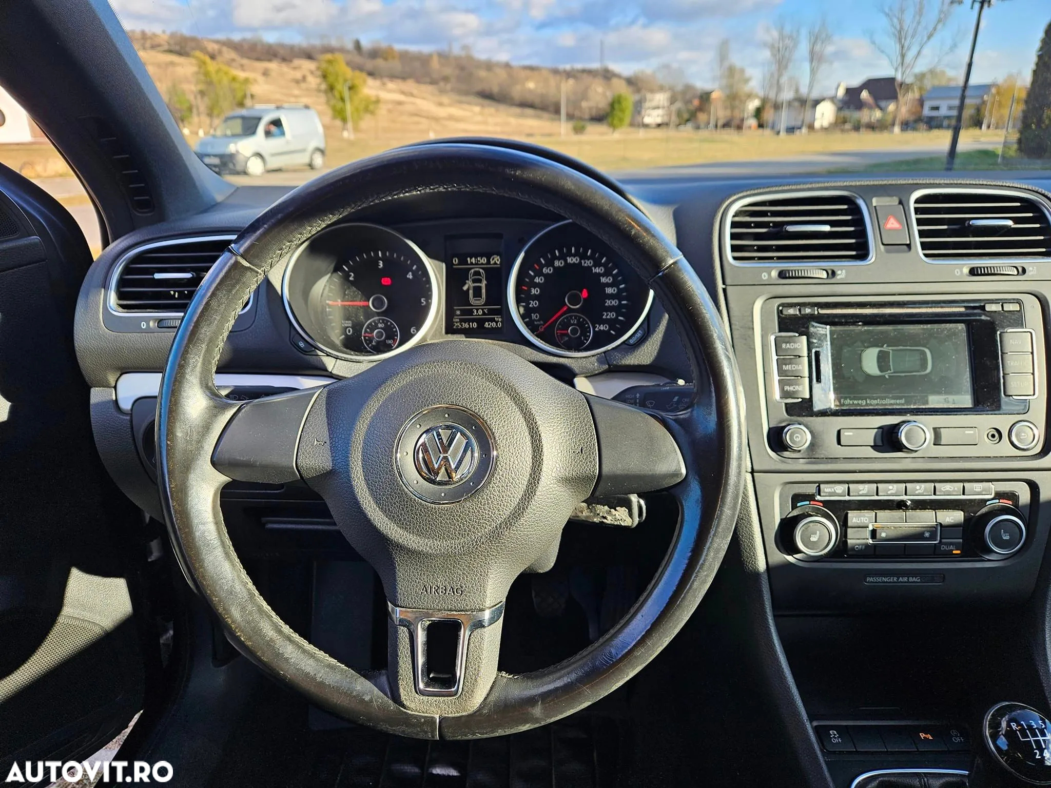Volkswagen Golf 1.6 TDI BlueMotion Technology Comfortline - 11