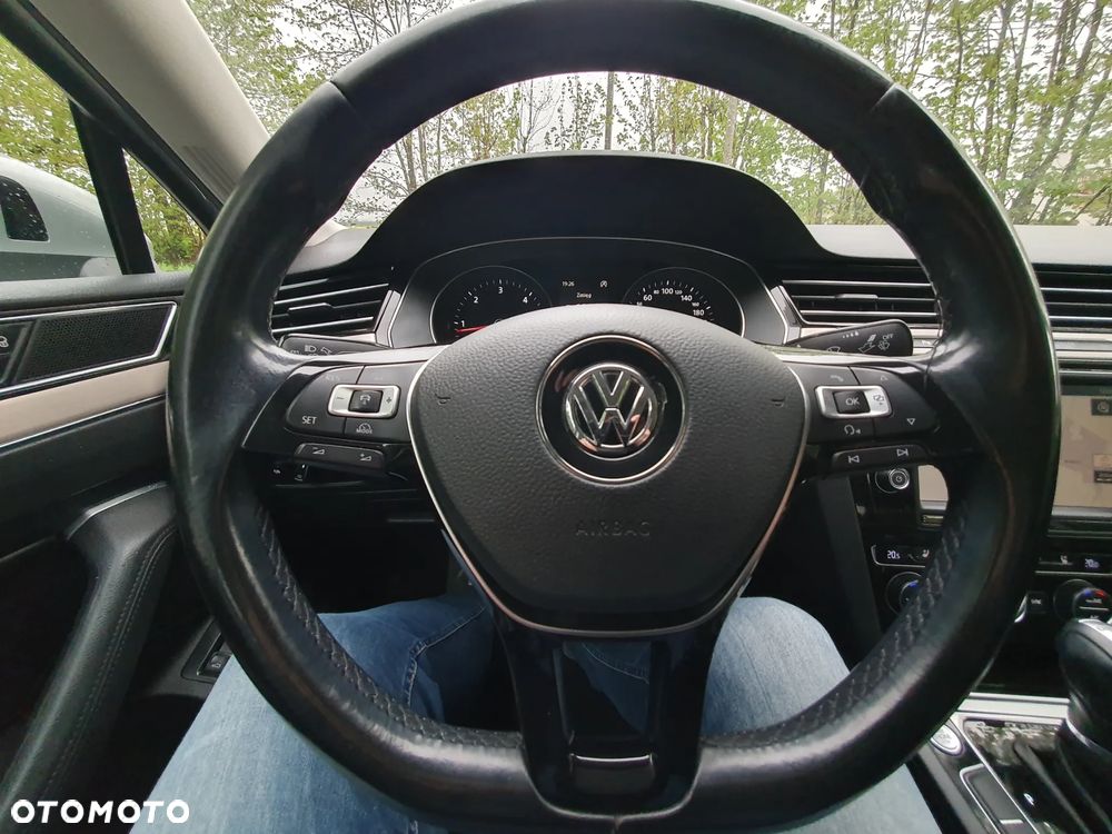 Volkswagen Passat 2.0 TDI SCR DSG Highline - 14