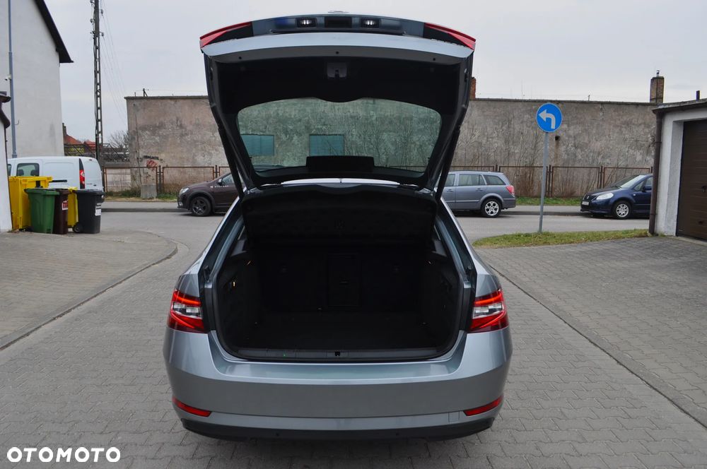 Skoda Superb 2.0 TDI DSG Premium Edition - 9