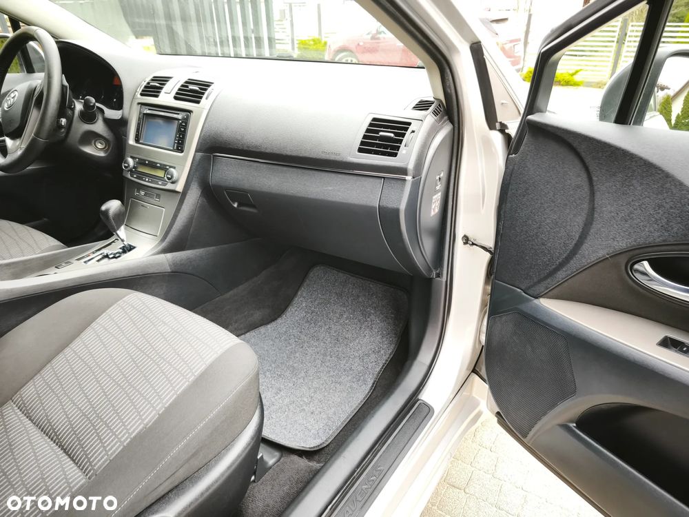 Toyota Avensis 1.8 Multidrive S Comfort - 11