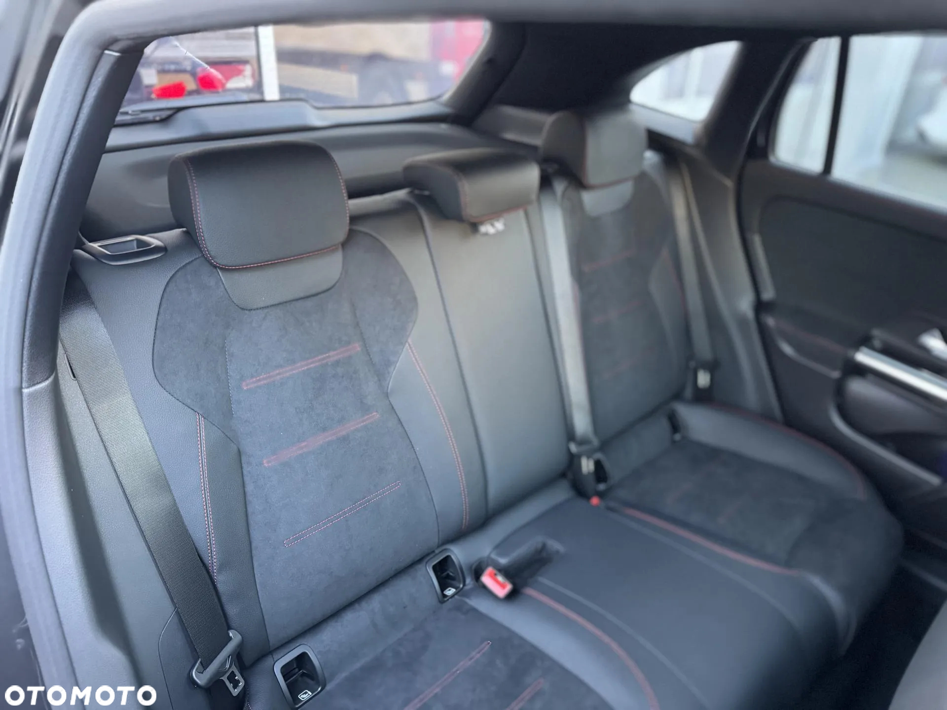 Mercedes-Benz GLA 200 d 4-Matic AMG Line - 13